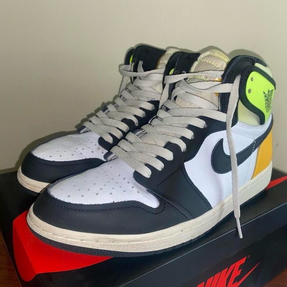 Air Jordan 1 University Gold/Sail/Volt - Picture 2 of 4